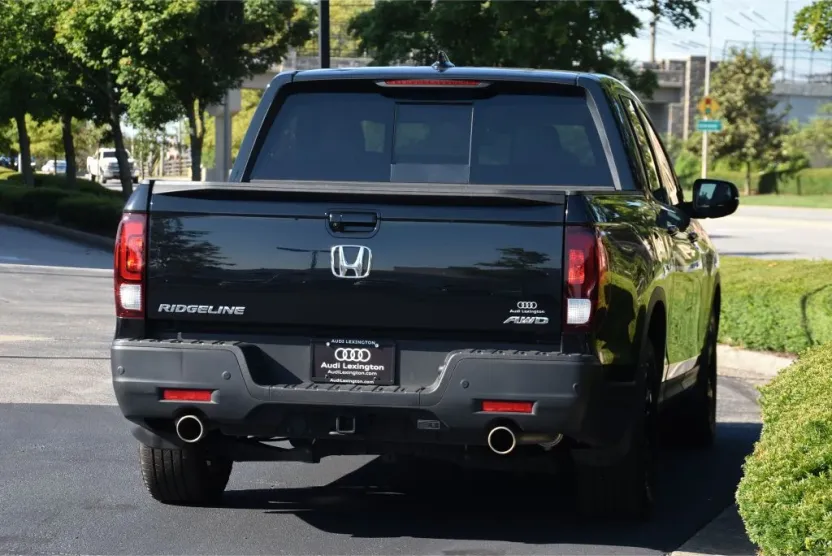 2022 Honda Ridgeline Black Edition photo 1
