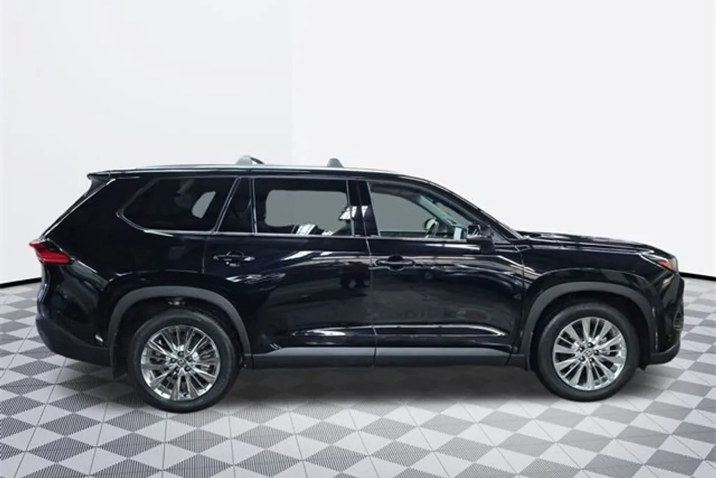 2024 Toyota Grand Highlander Platinum photo 1