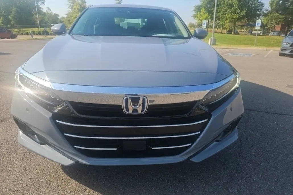 2022 Honda Accord Hybrid Touring photo 1