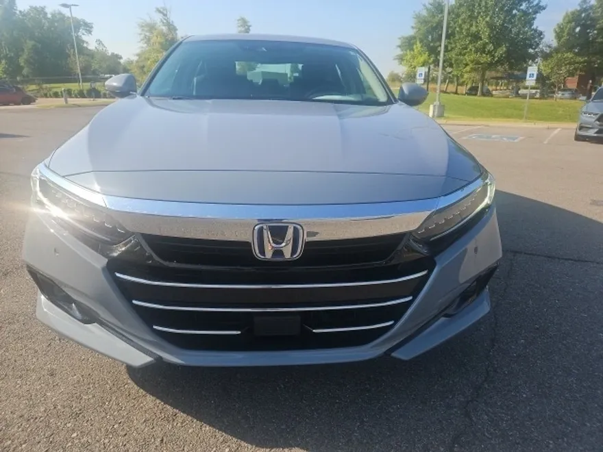 2022 Honda Accord Hybrid Touring photo 1