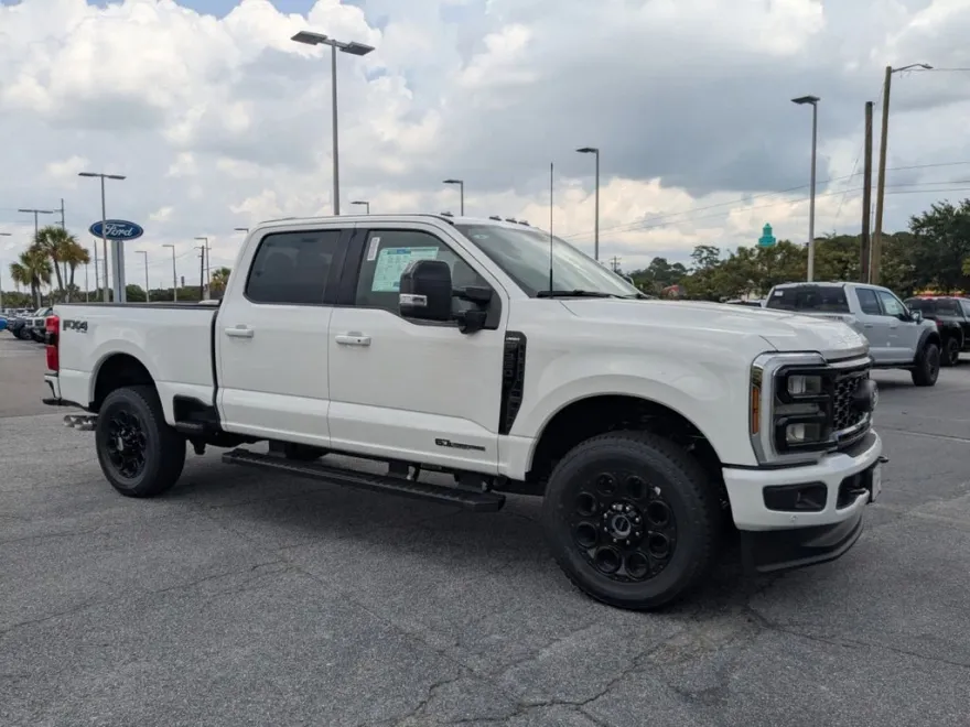 2025 Ford F-350 Lariat photo 1
