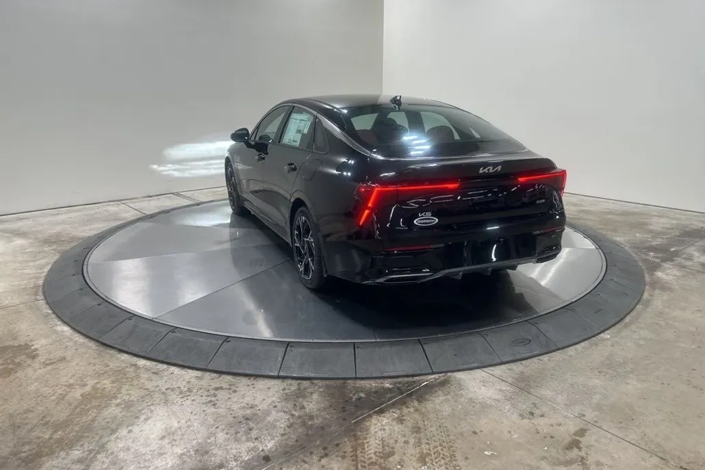 2026 Kia K5 GT-Line photo 1