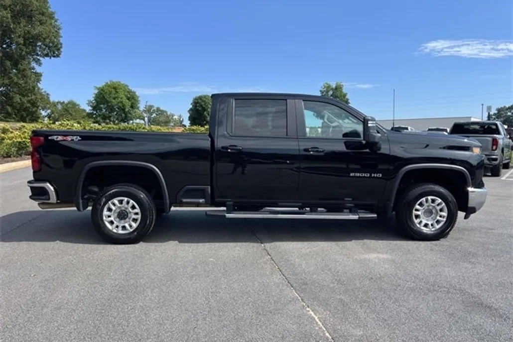 2024 Chevrolet Silverado 2500HD LT photo 1