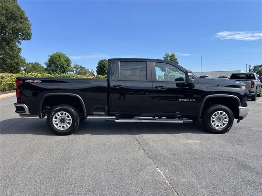 2024 Chevrolet Silverado 2500HD LT photo 1
