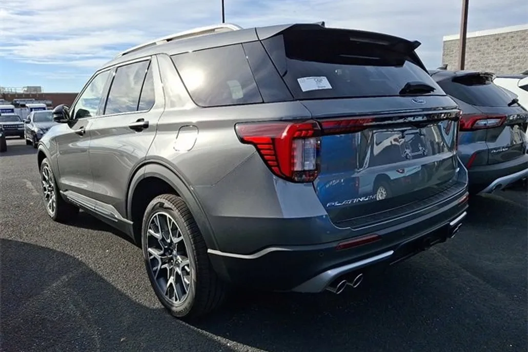 2025 Ford Explorer Platinum photo 1