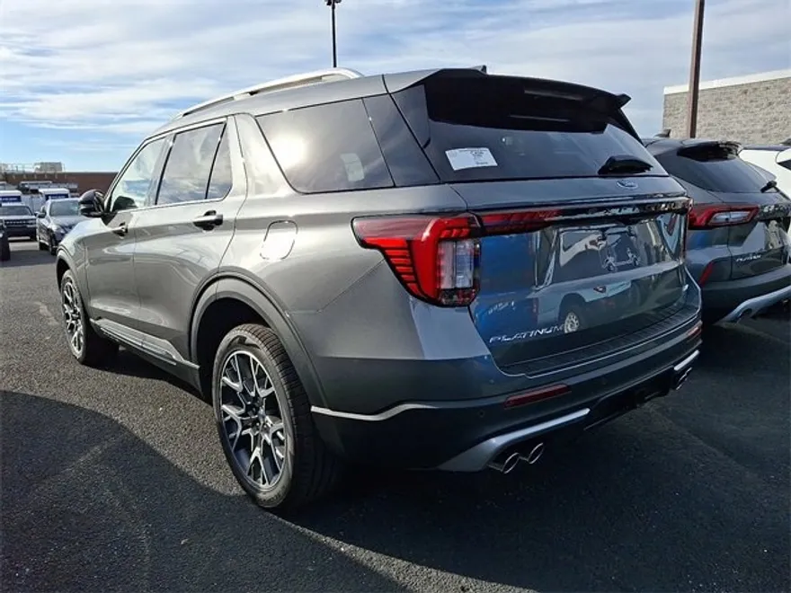2025 Ford Explorer Platinum photo 1