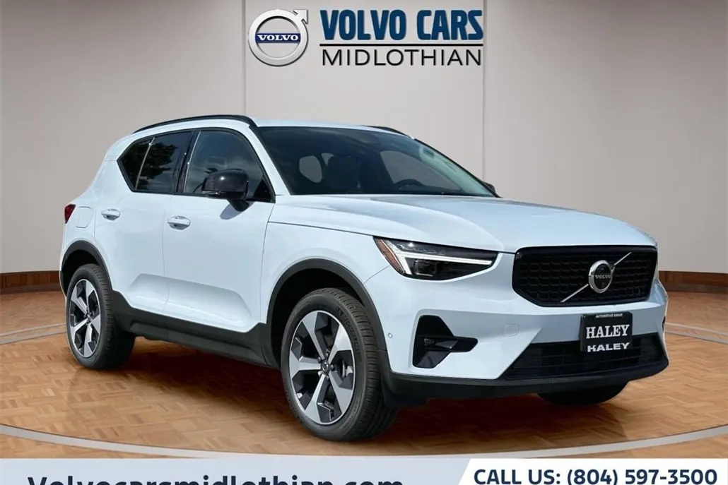 2026 Volvo XC40 Plus photo 1