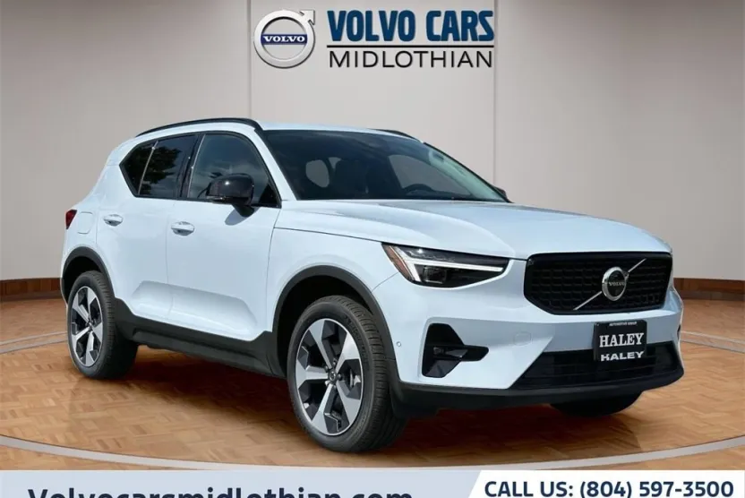 2026 Volvo XC40 Plus photo 1