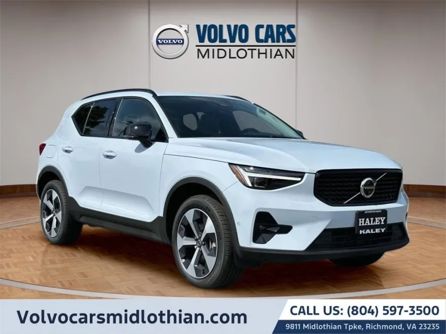 2026 Volvo XC40 Plus photo 1