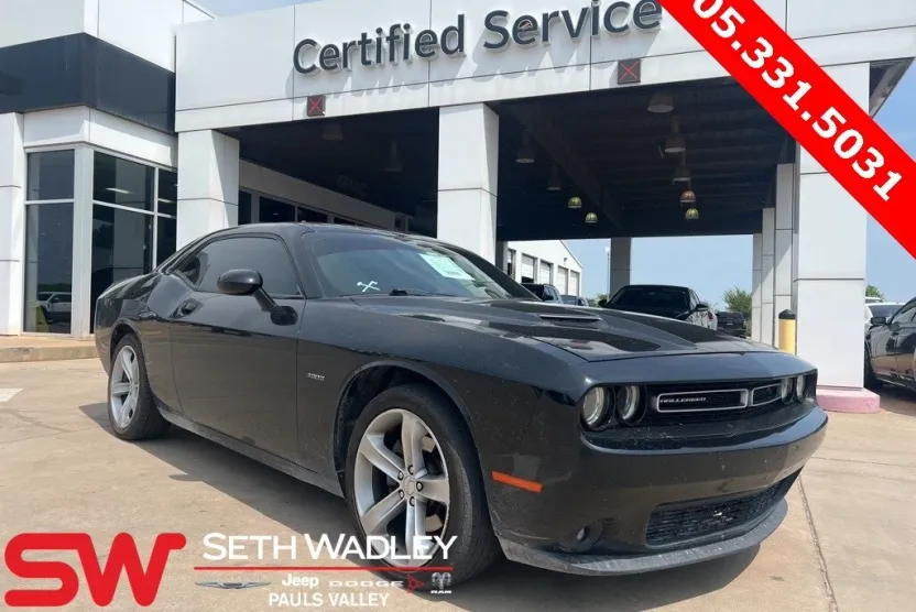 2016 Dodge Challenger SXT Plus photo 1