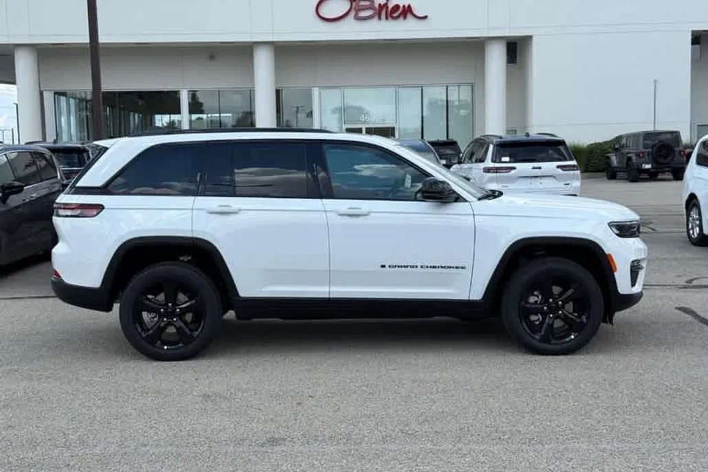 2025 Jeep Grand Cherokee Limited photo 1