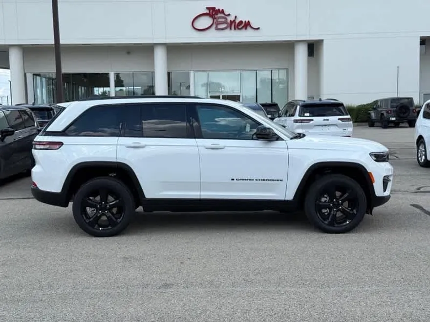 2025 Jeep Grand Cherokee Limited photo 1