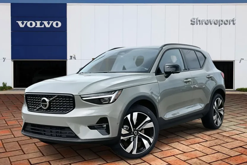 2025 Volvo XC40 AWD photo 1