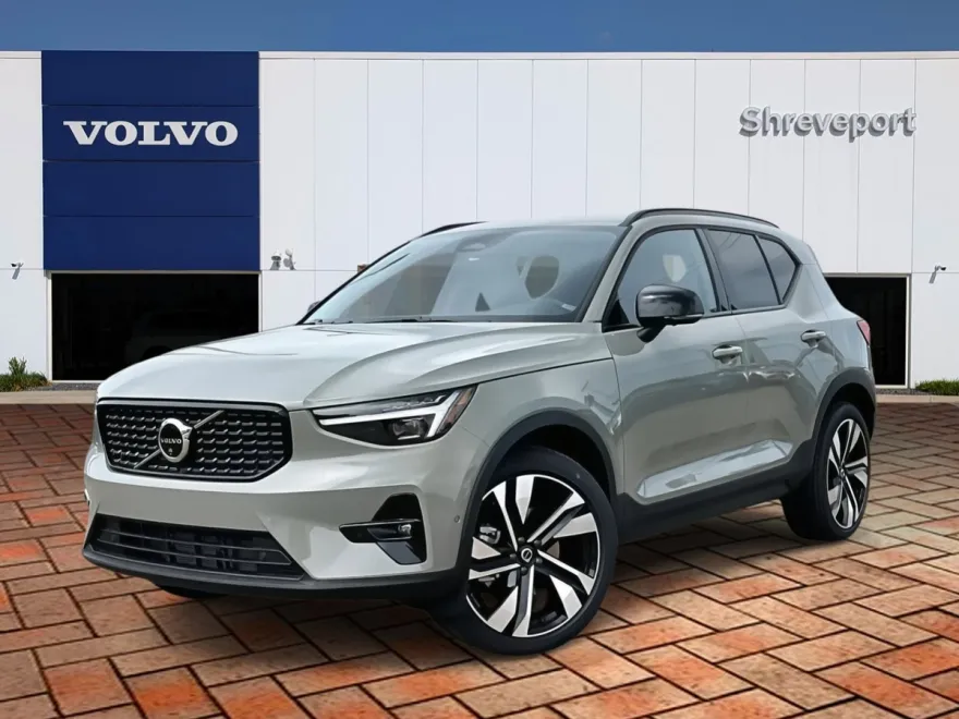 2025 Volvo XC40 AWD photo 1