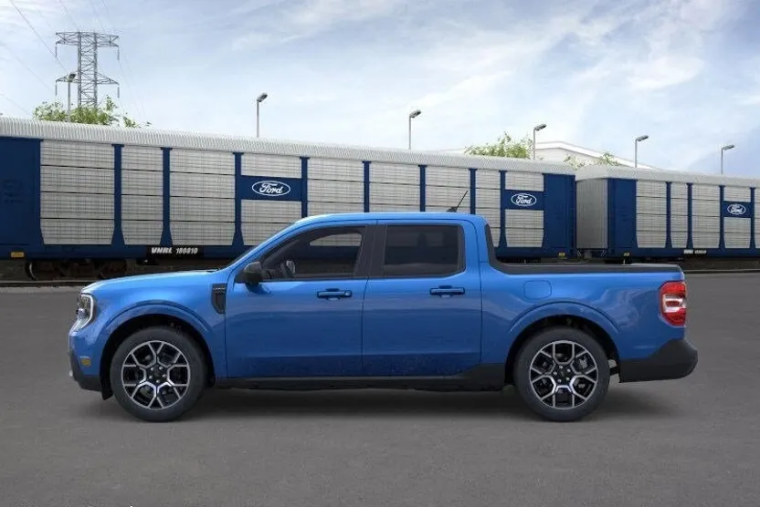 2025 Ford Maverick Lariat photo 1