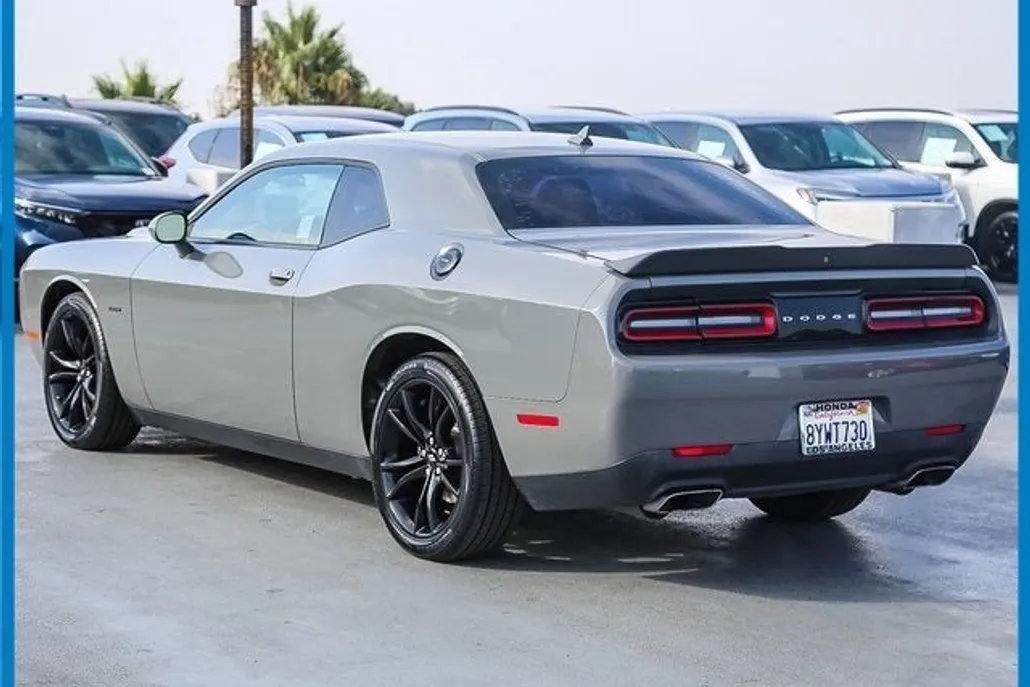 2018 Dodge Challenger R/T photo 1