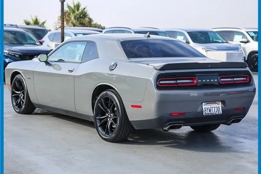 2018 Dodge Challenger R/T photo 1
