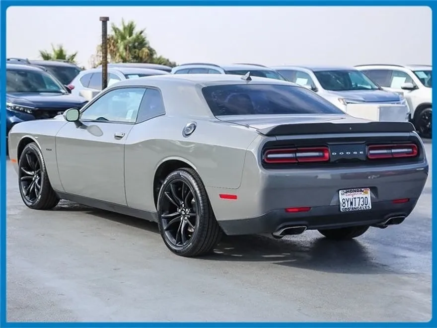 2018 Dodge Challenger R/T photo 1