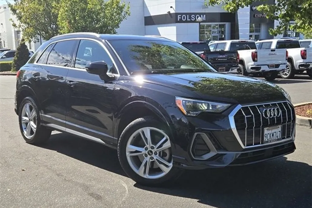 2022 Audi Q3 45 TFSI S line Premium photo 1