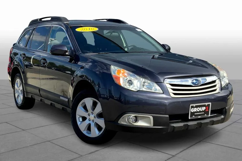 2010 Subaru Outback Premium photo 1