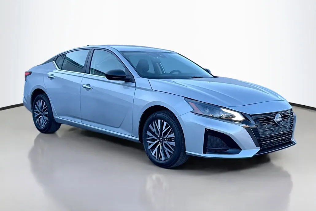 2025 Nissan Altima SV photo 1