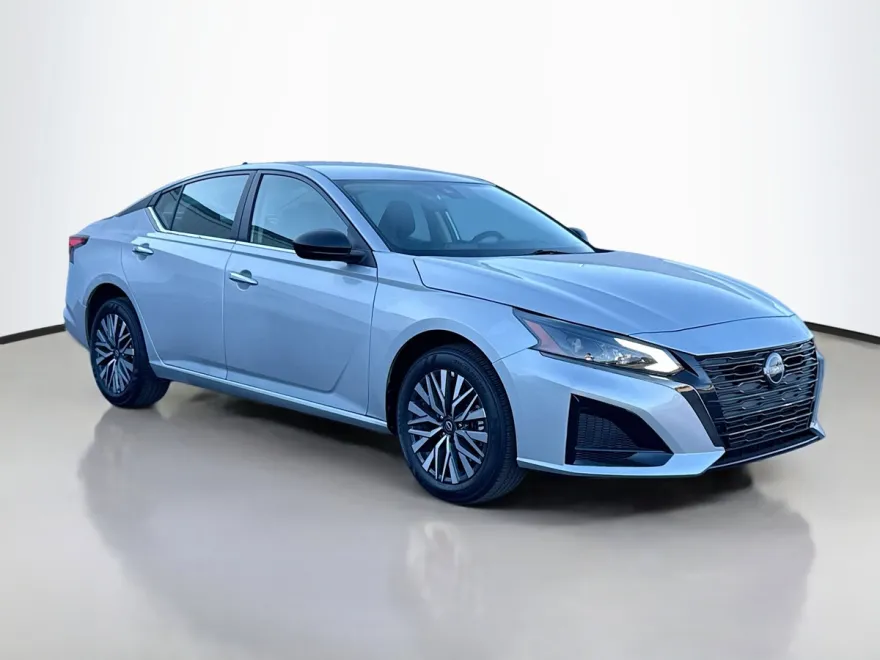 2025 Nissan Altima SV photo 1