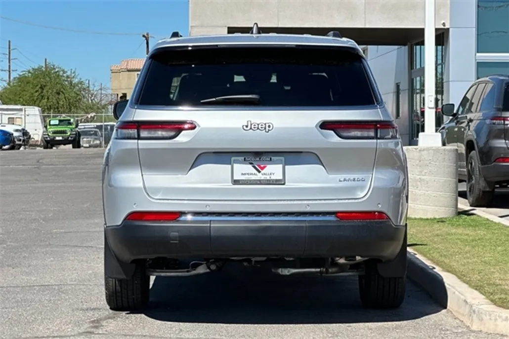 2025 Jeep Grand Cherokee Laredo photo 1
