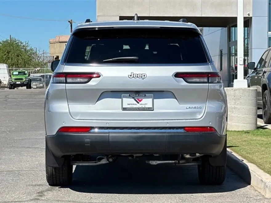 2025 Jeep Grand Cherokee Laredo photo 1