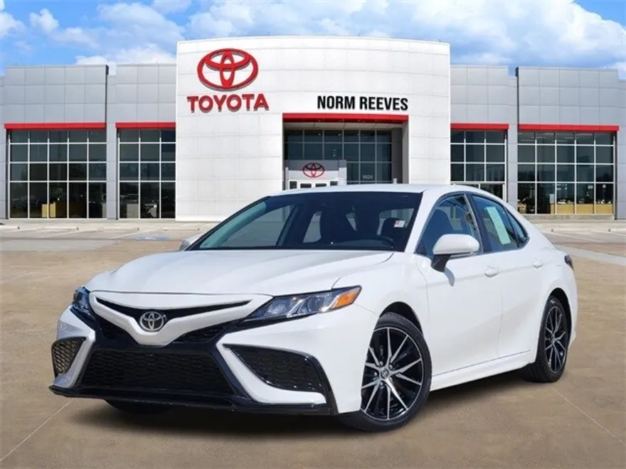 2024 Toyota Camry SE photo 1