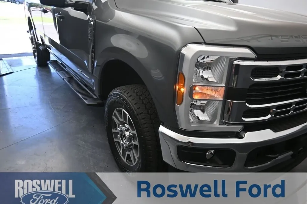2025 Ford F-350 photo 1