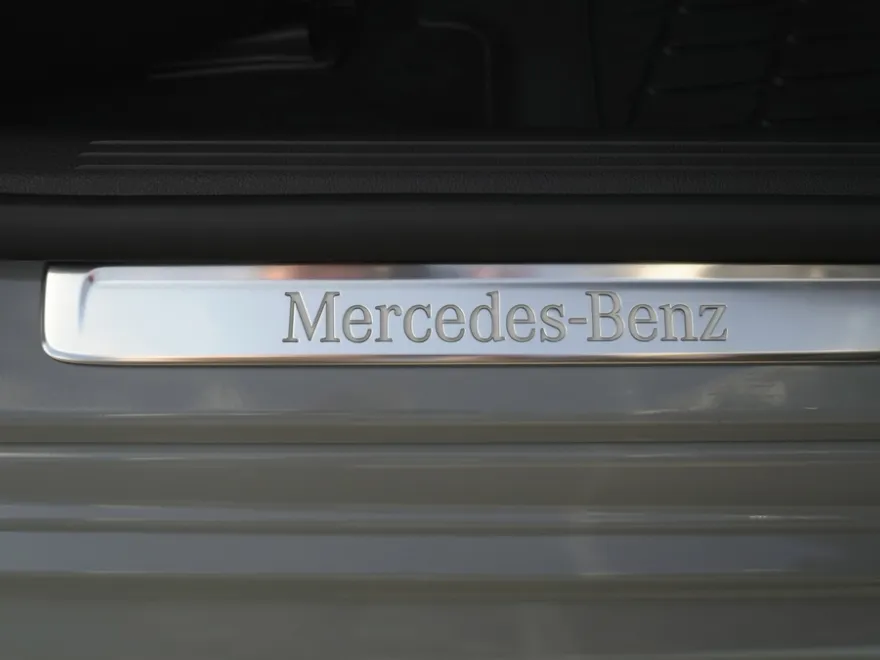 2025 Mercedes Benz C 300 4MATIC photo 1