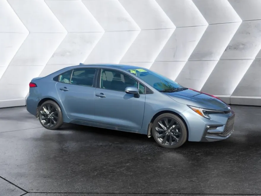 2024 Toyota Corolla SE photo 1