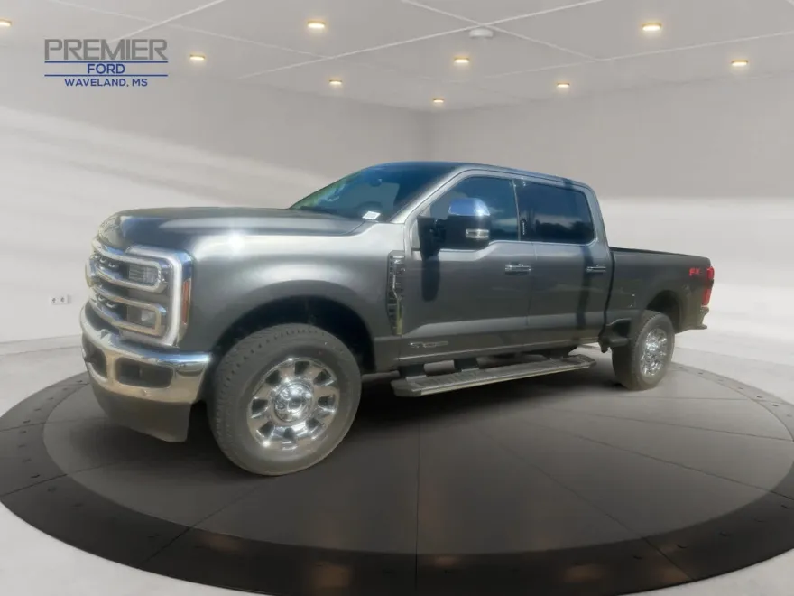 2026 Ford F-250 Lariat photo 1