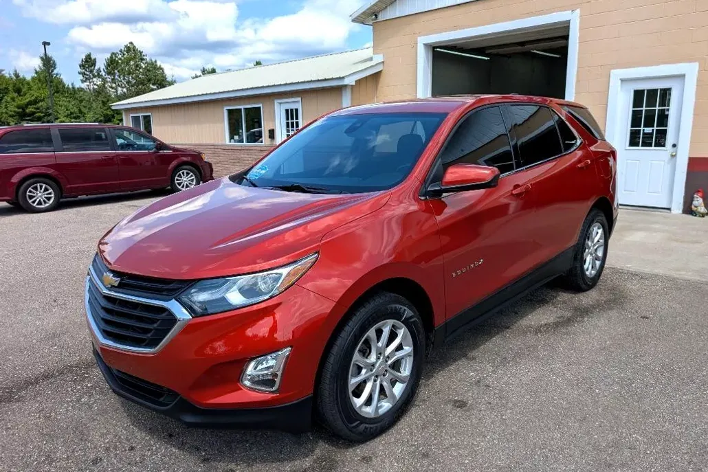 2020 Chevrolet Equinox LT photo 1