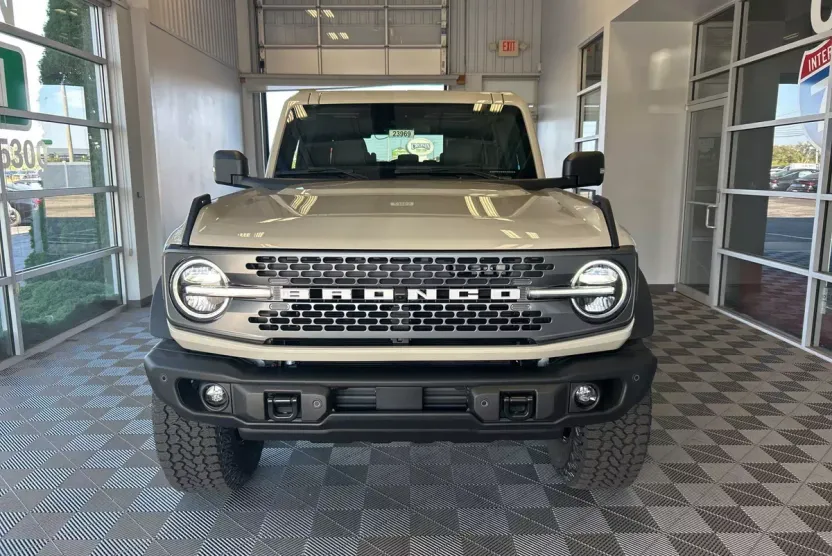 2025 Ford Bronco Badlands photo 1