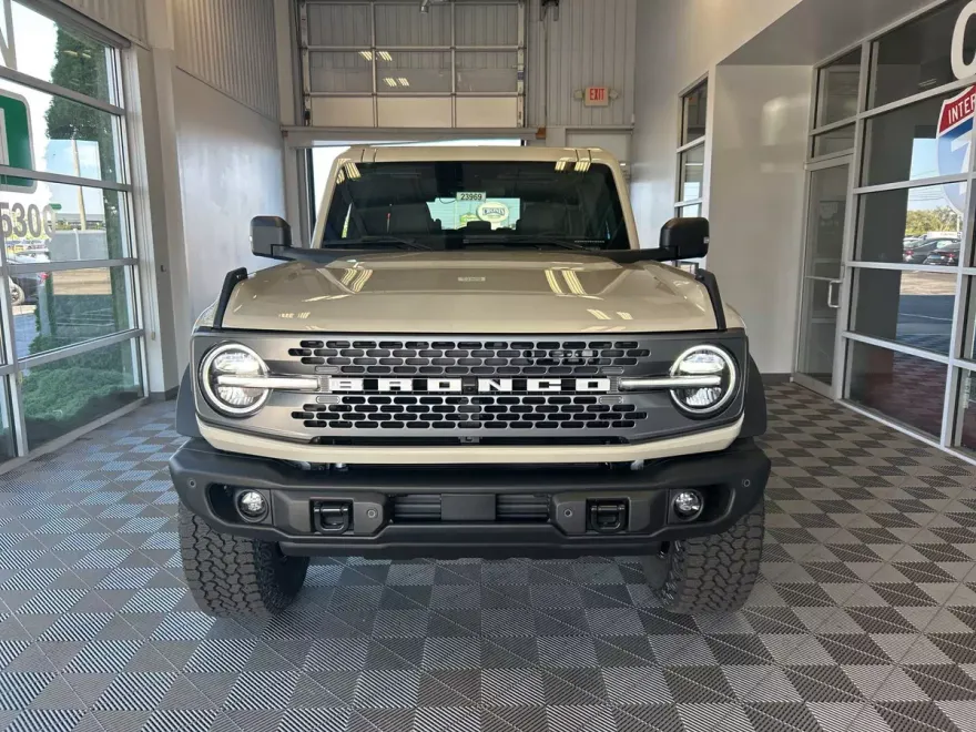 2025 Ford Bronco Badlands photo 1