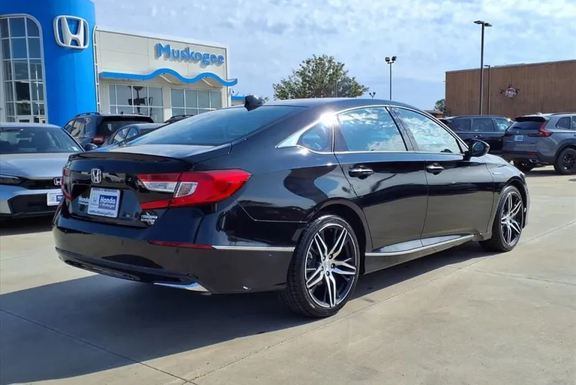 2022 Honda Accord Hybrid Touring photo 1
