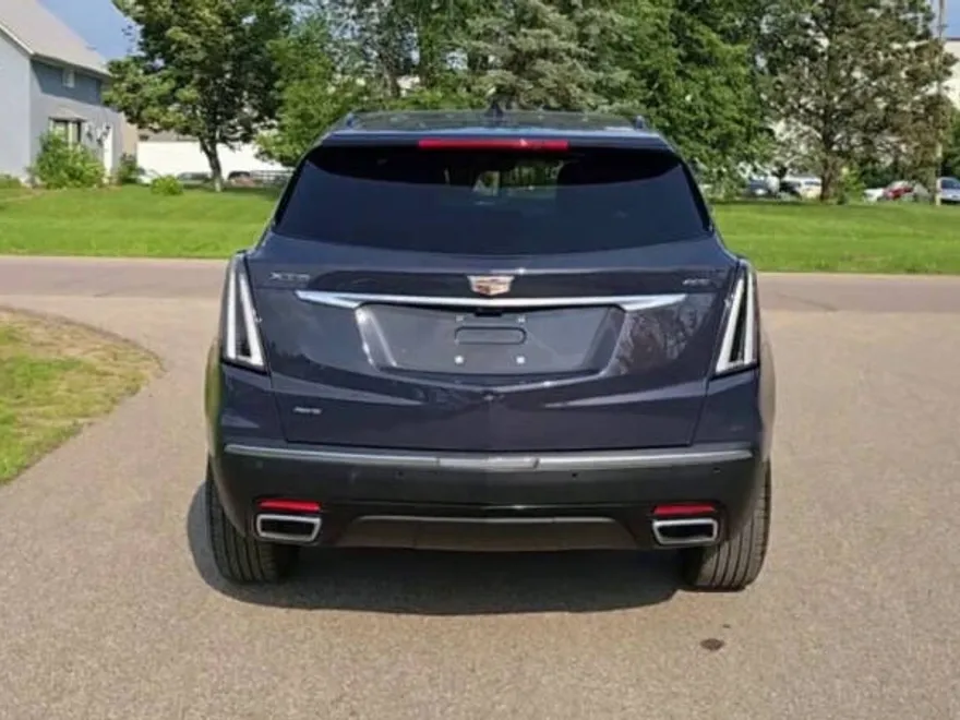 2024 Cadillac XT5 Sport photo 1