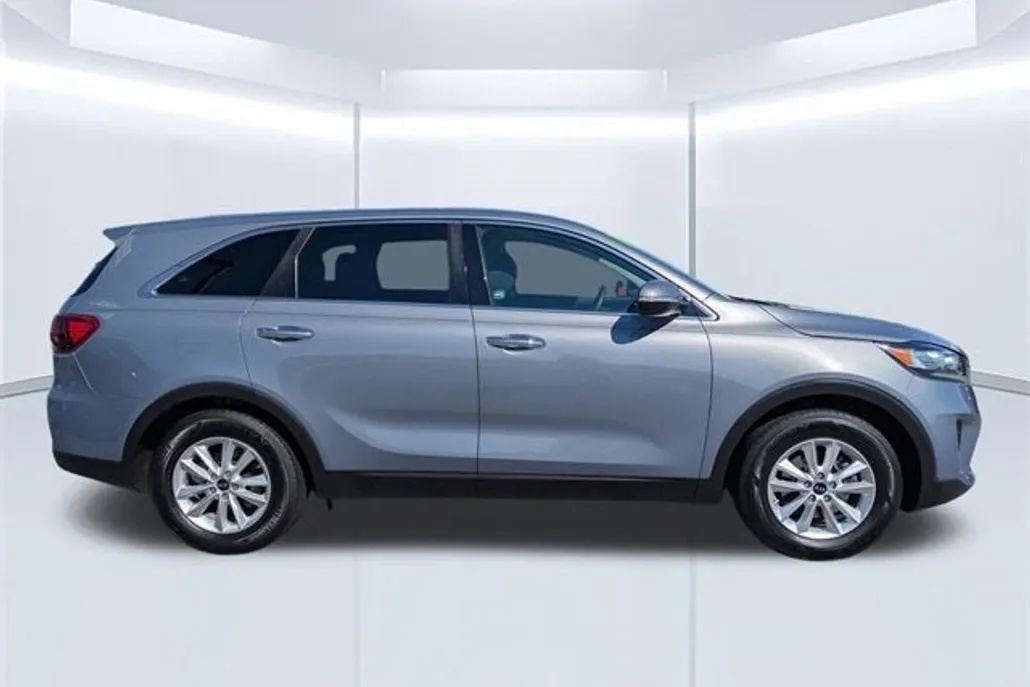 2020 Kia Sorento LX photo 1