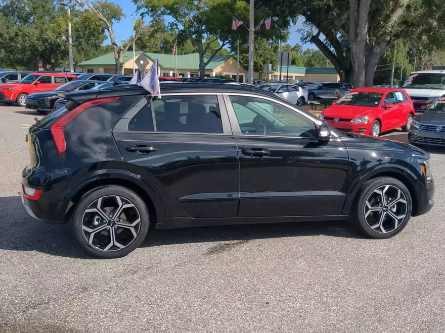 2023 Kia Niro EX Touring photo 1