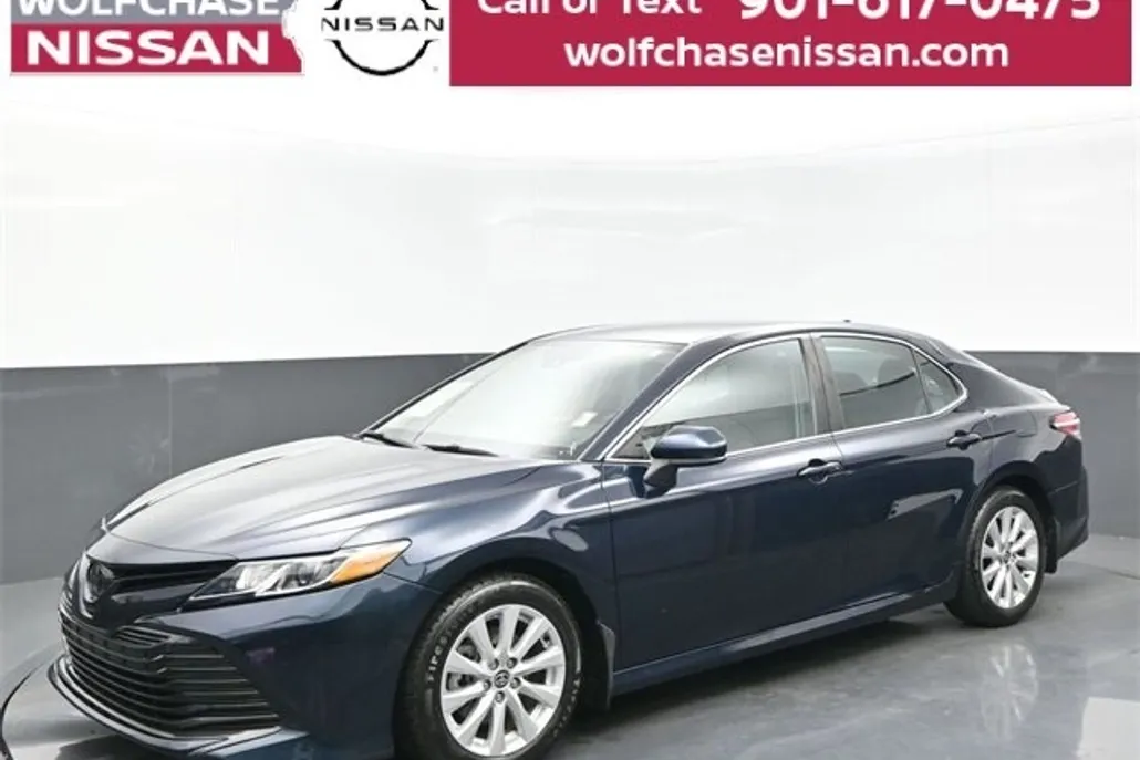 2020 Toyota Camry LE photo 1