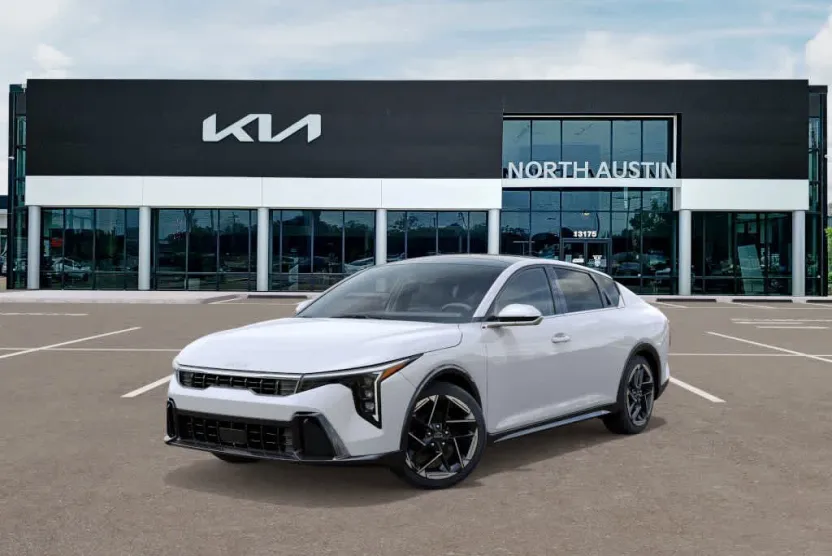 2025 Kia K4 GT-Line photo 1