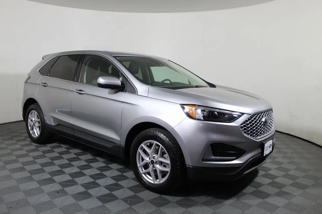 2024 Ford Edge SEL photo 1