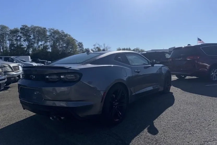 2022 Chevrolet Camaro LT1 photo 1