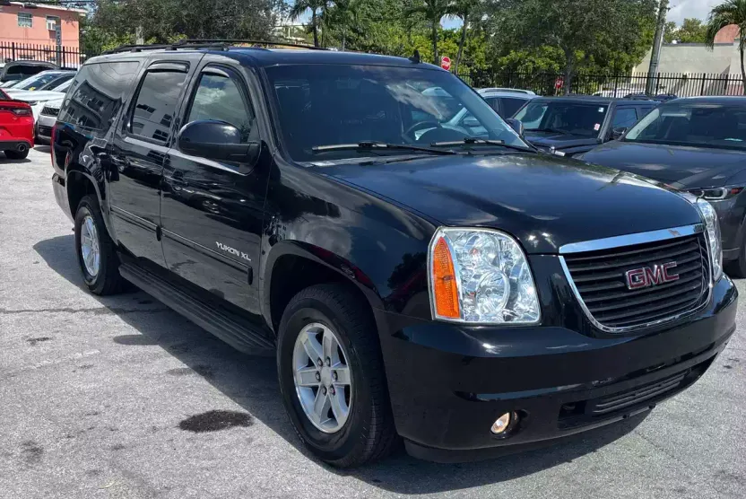 2013 Gmc Yukon XL 1500 SLT photo 1