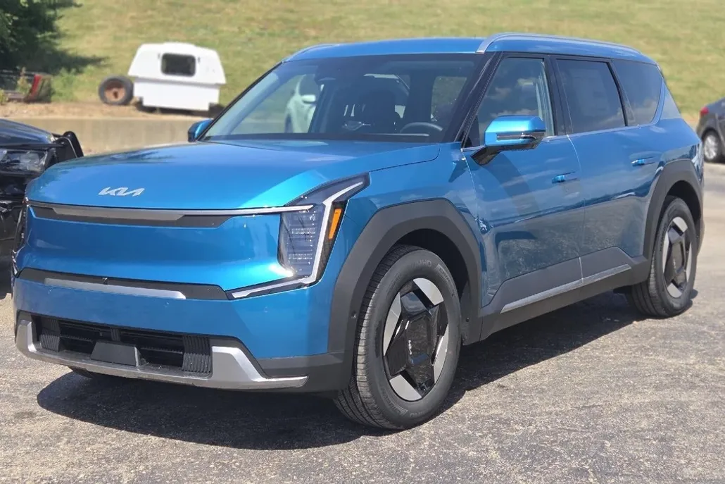 2026 Kia EV9 Land photo 1