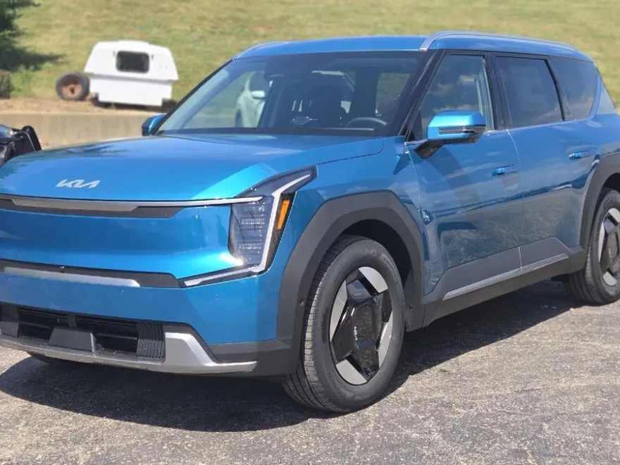 2026 Kia EV9 Land photo 1