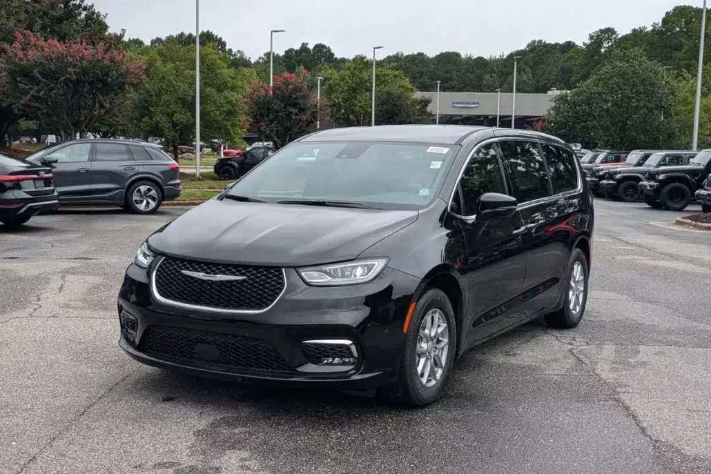 2026 Chrysler Pacifica photo 1