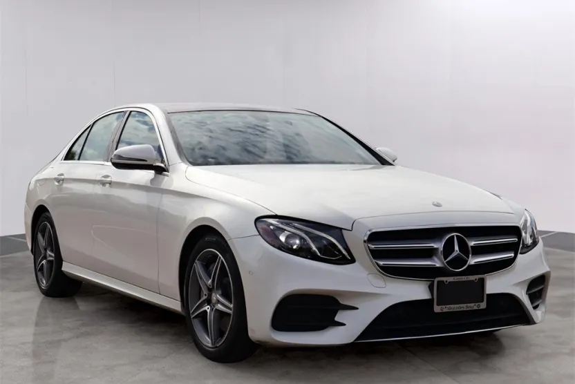 2017 Mercedes Benz E 300 4MATIC photo 1