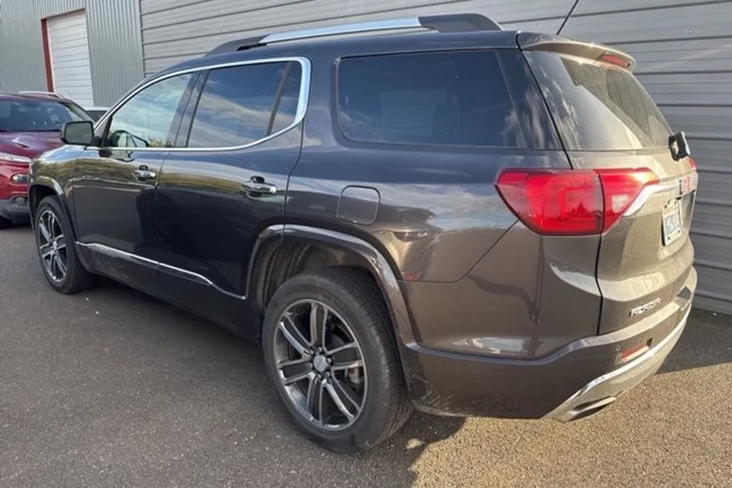 2017 Gmc Acadia Denali photo 1